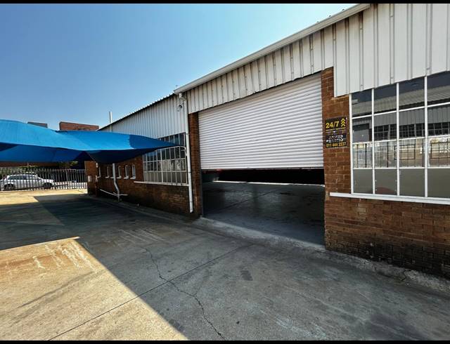 1,000M² WAREHOUSE TO LET IN WYNBERG